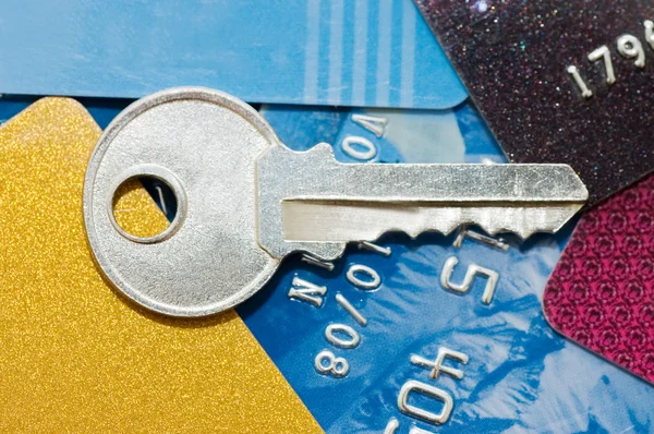 Kredi kartı ve anahtarları - güvenlik kavramı — Stok fotoğraf