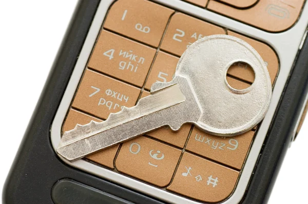 Telefon i klucz na białym tle — Zdjęcie stockowe