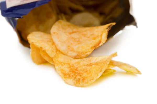 Zak chips, geïsoleerd op wit — Stockfoto