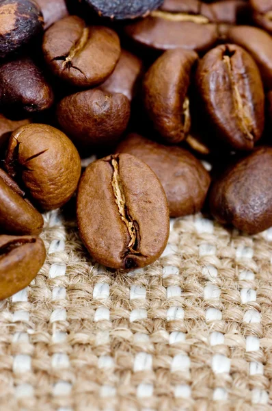 Ziarna kawy brązowy na zwolnieniu — Zdjęcie stockowe