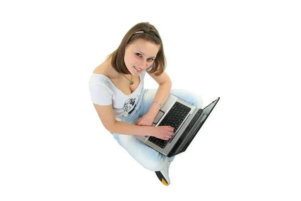 La belle fille avec l'ordinateur portable — Photo