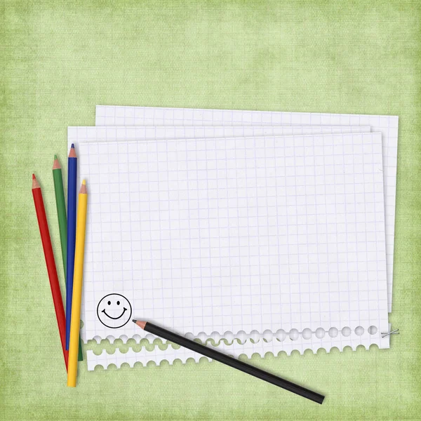 Skolan kort med papper och pennor — Stockfoto