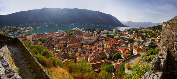 Weergave van kotor en kotor bay, montenegro — Stockfoto