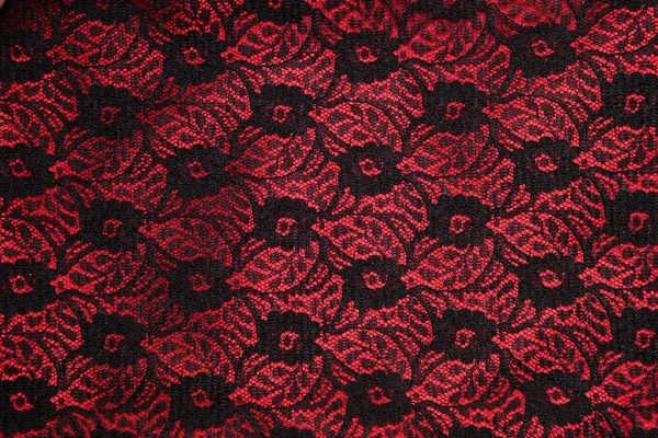 Czarne koronki na czerwono satyna — Zdjęcie stockowe