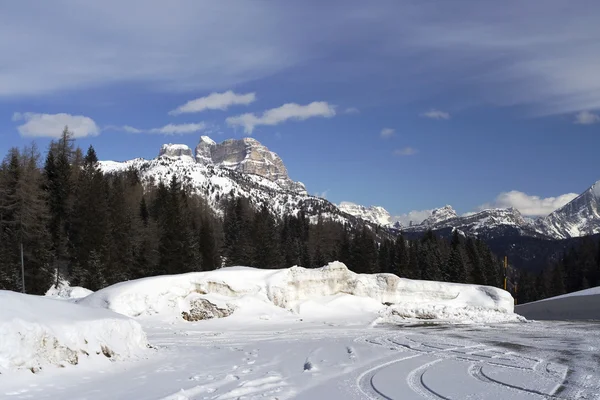 阿尔卑斯山 (意大利多洛米蒂山) — 图库照片