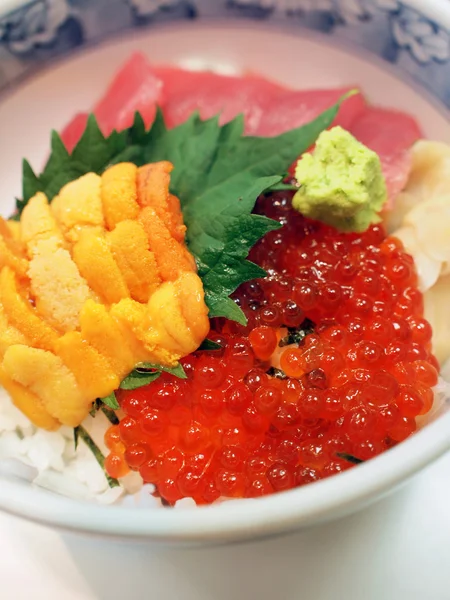 Tazón de arroz de mariscos estilo japonés — Foto de Stock