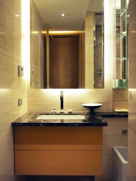 Washing basin in bathroom — Stock Photo, Image
