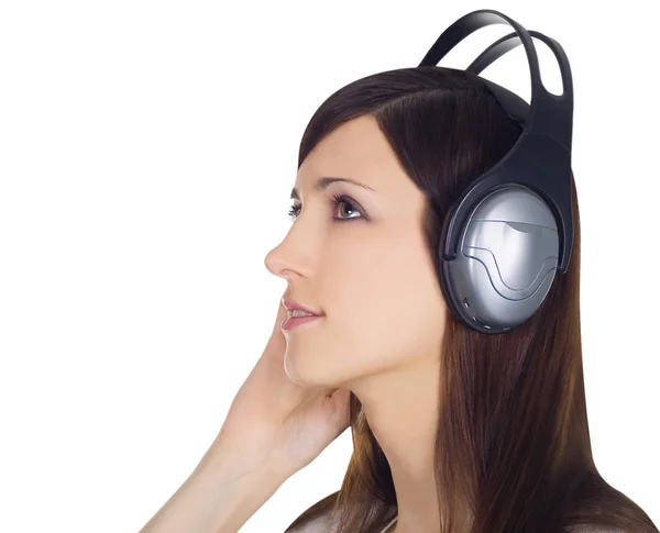 Jovem mulher em fones de ouvido ouvir música — Fotografia de Stock
