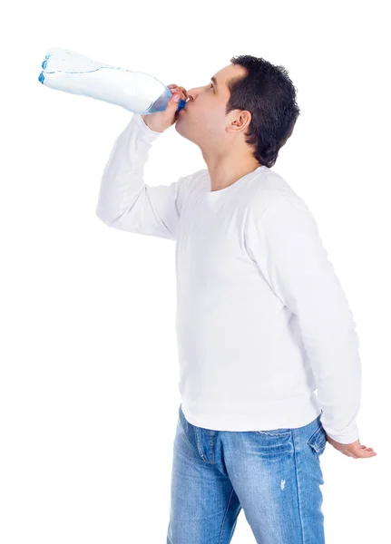Porträt eines jungen Mannes, der Wasser trinkt — Stockfoto
