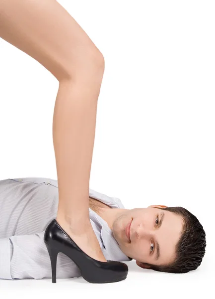 Junger Mann mit weiblichem Bein — Stockfoto