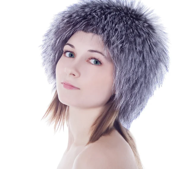 Portret piękne dziewczyny w futro Czapka zimowa — Zdjęcie stockowe