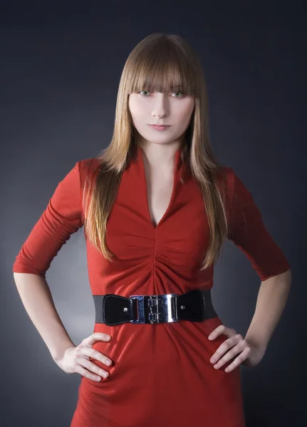 Impresionante mujer en vestido rojo — Foto de Stock