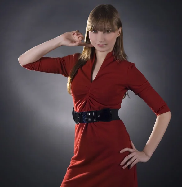 Superbe femme en robe rouge — Photo