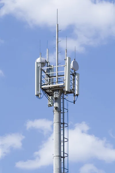 高い送信機タワー — ストック写真