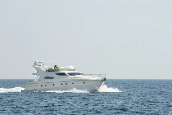 White yacht in the blue ocean — Stock Photo, Image