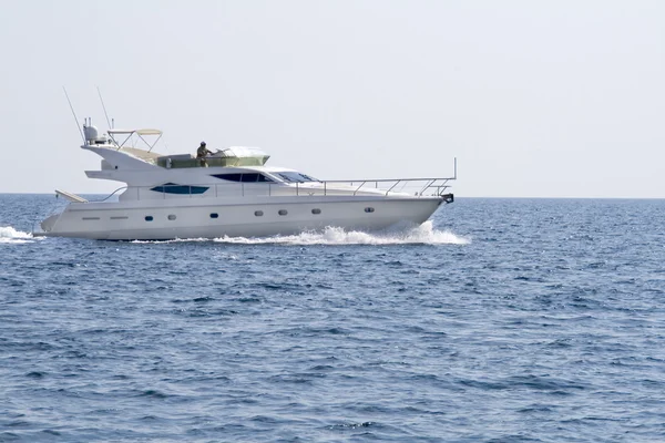 Luxury white yacht — Stock Photo, Image