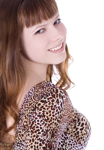 Menina de cabelo vermelho em vestido de leopardo posando sobre branco — Fotografia de Stock