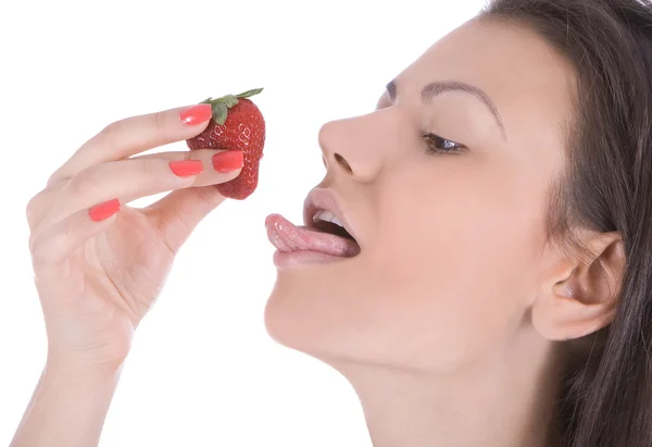 Joven mujer disfrutar de fresa —  Fotos de Stock