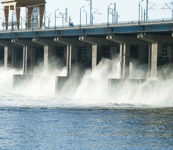 Badanie wody w hidroelectric Elektrownia na rzece Obrazek Stockowy
