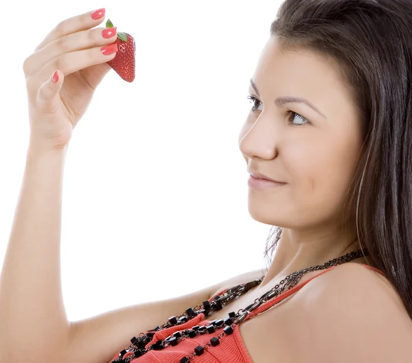 Portrét krásné mladé ženy mají jahody — Stock fotografie