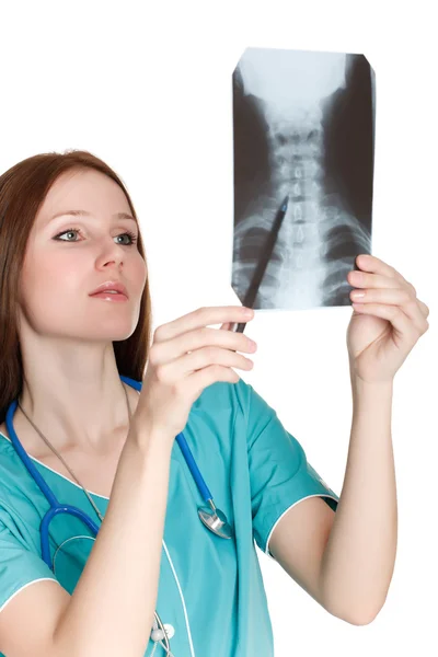 Médico pensativo a olhar para o raio-X — Fotografia de Stock