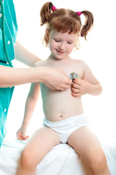 Criança bonito e um médico — Fotografia de Stock