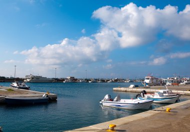 bağlantı noktası ile bir iskele ve Island'da bir teknede