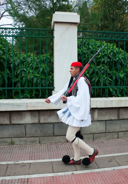 Grecki straży w stroju ludowym — Zdjęcie stockowe