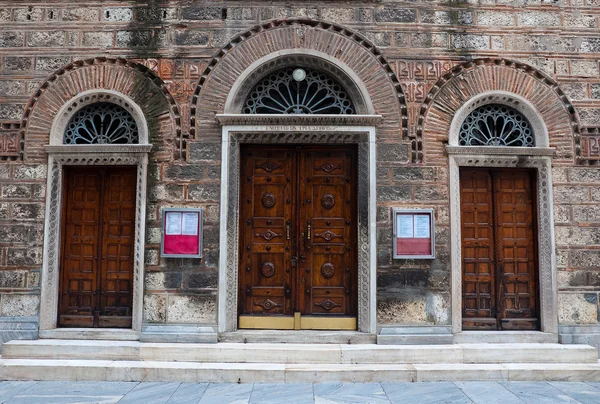 Három ajtó, egy régi templom — Stock Fotó