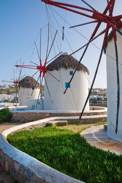 Alcuni mulini a vento su Mykonos — Foto Stock