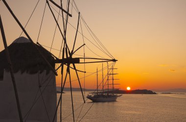 mykonos windmills gün batımında