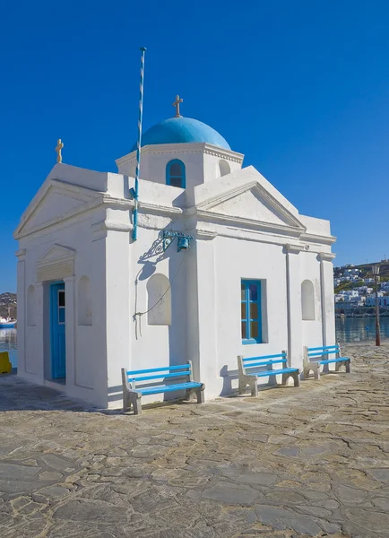 Iglesia blanco-azul en la isla de Mykonos —  Fotos de Stock