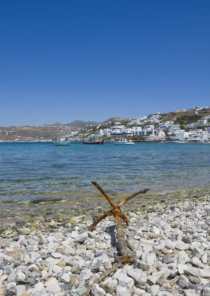 Old anchor on the shore of the bay — Stok fotoğraf