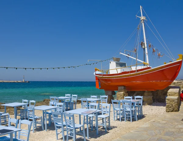 The famous red boat and a tavern — Stock Photo, Image
