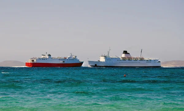 Iki büyük yolcu gemileri yelken — Stok fotoğraf