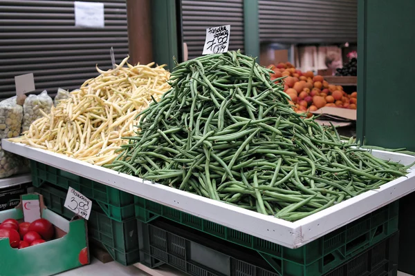 文字列の豆、野菜市場で. — ストック写真