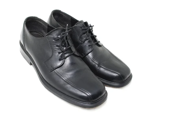 Zapatos de hombre negro en un blanco —  Fotos de Stock