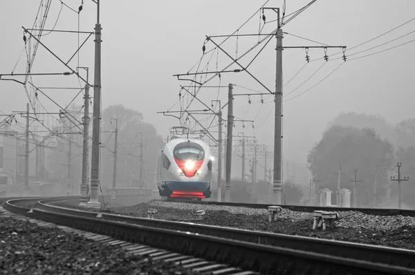 Moderno treno ad alta velocità — Foto Stock