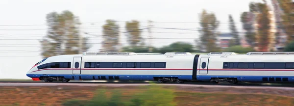 Modern yüksek hızlı tren — Stok fotoğraf