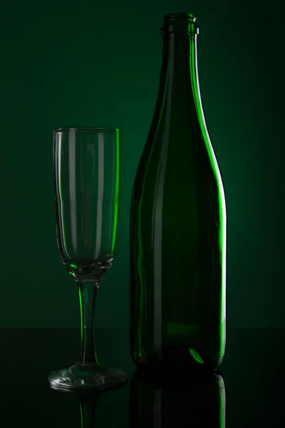 Láhev šampaňského se sklem — Stock fotografie