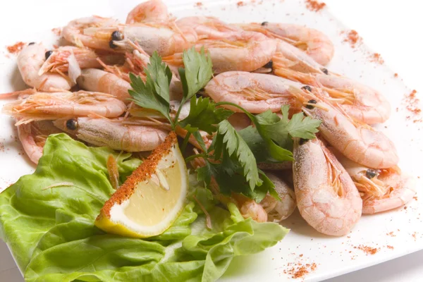 stock image Boiled shrimps with salad leaves and slice of le