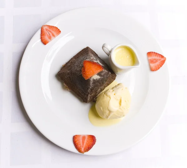 Dessert au chocolat avec fraise, crème glacée et Images De Stock Libres De Droits
