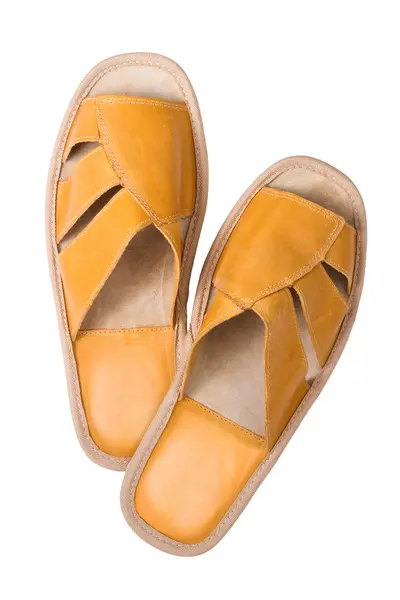Zapatillas cómodas de cuero amarillo aislado — Foto de Stock