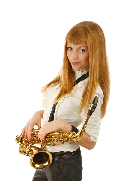 Jonge vrouw met saxofoon — Stockfoto