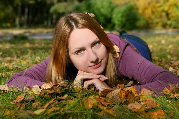 Girl portrait outdoor — Stock Photo, Image