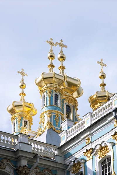 Golden cupola of Pushkin — Stock Photo, Image