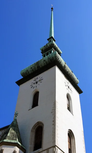 Башня церкви Иакова в Брно, Чехия — стоковое фото