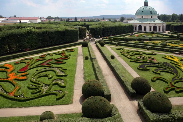 クロメルジーシュ、チェコ共和国の城のフラワー ガーデン — ストック写真