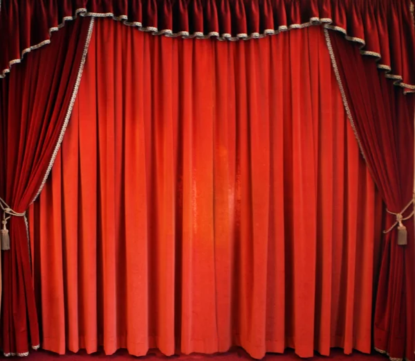 The traditional red theatre curtain — Stock Photo, Image