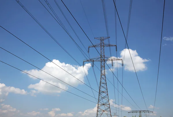 Pylons elétricos — Fotografia de Stock